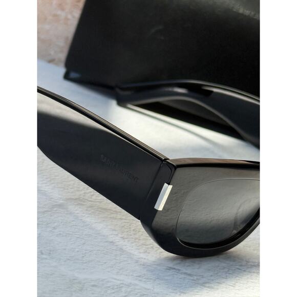 NEW Saint Laurent SL697 Unisex Sunglasses in Black main image 4